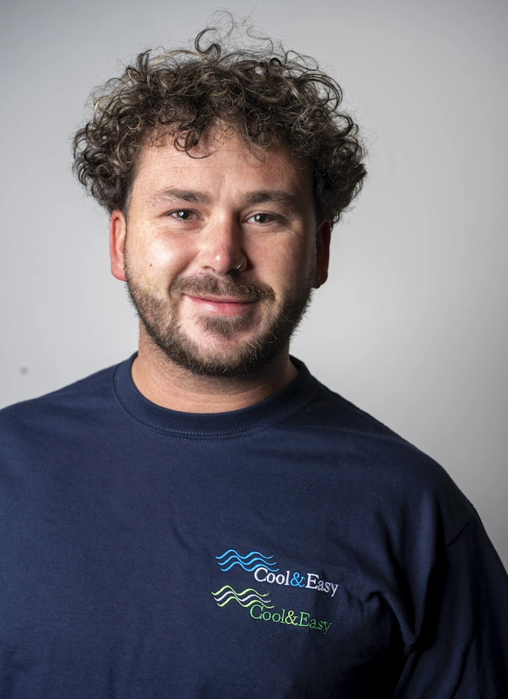 Cool & Easy Team Member