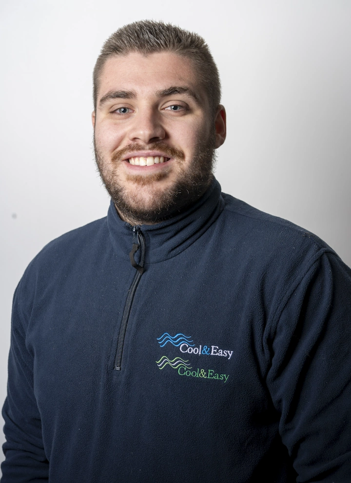 Cool & Easy Team Member