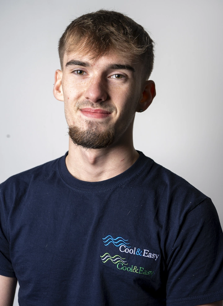 Cool & Easy Team Member